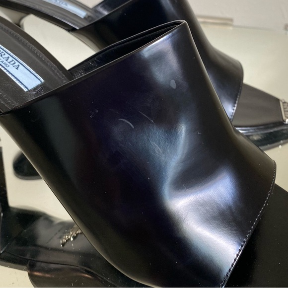 Like new Prada Brushed Leather Pointy-toe Sandal 40.5 $1,295 - Picture 9 of 15